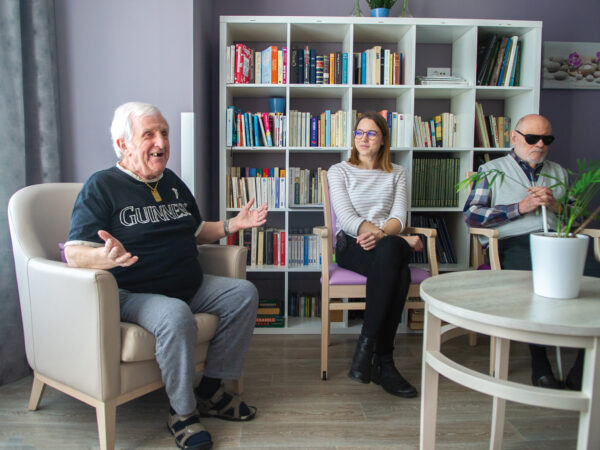 Échanges lors d'un atelier à l'EHPAD ALBERT MORLOT